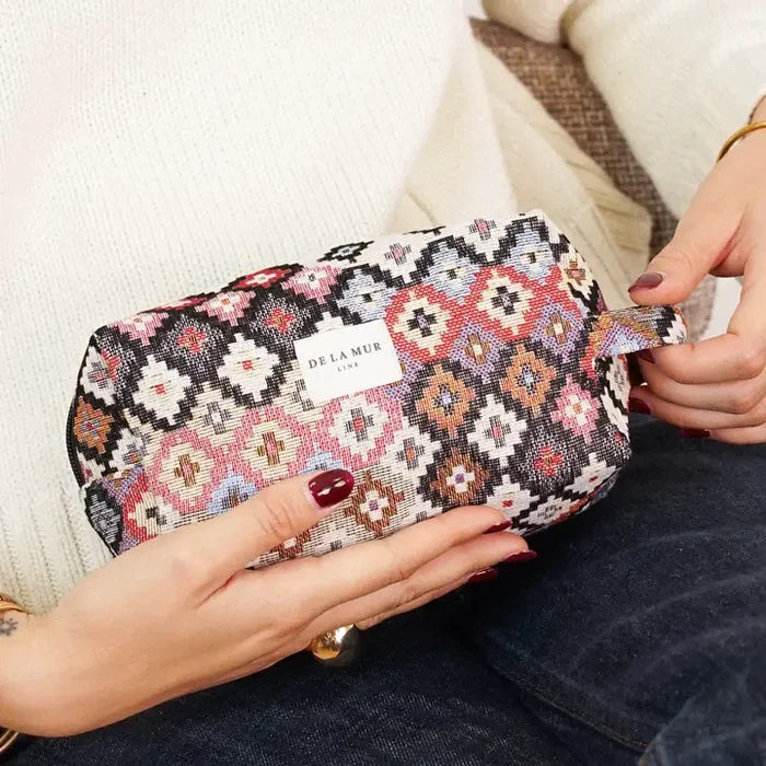 De La Mur Lines - Squared Makeup Bag in Ore Geometric Jacquard