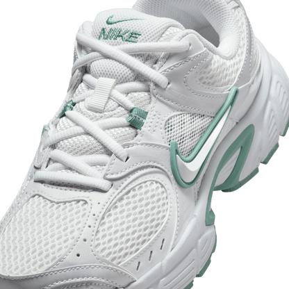 Women's Nike V5 RNR "Summit White Cannon"