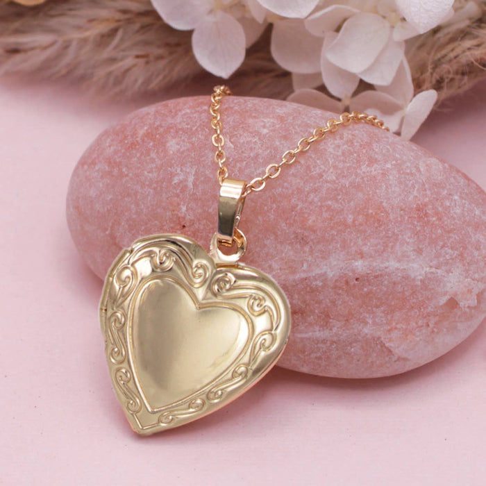 CHERISHED MEMORIES GOLD HEART LOKET NECKLACE
