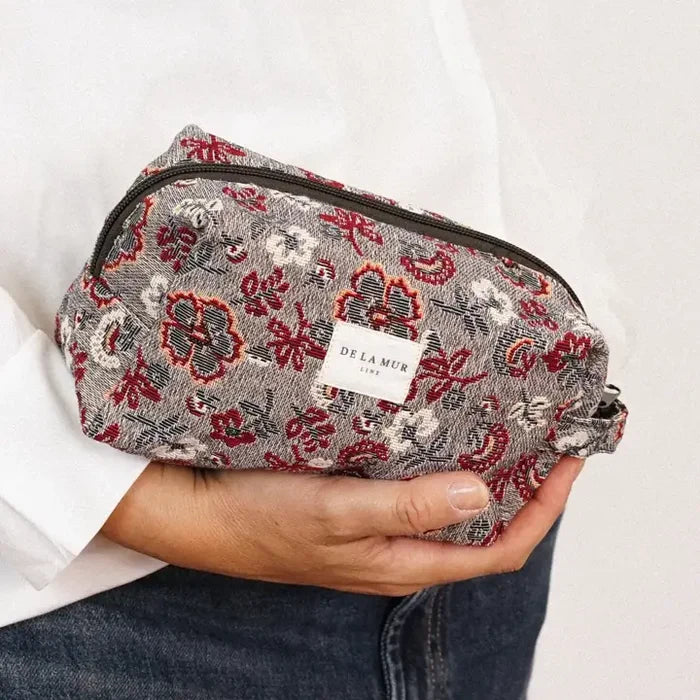 De La Mur Lines - Squared Makeup Bag in Nira
