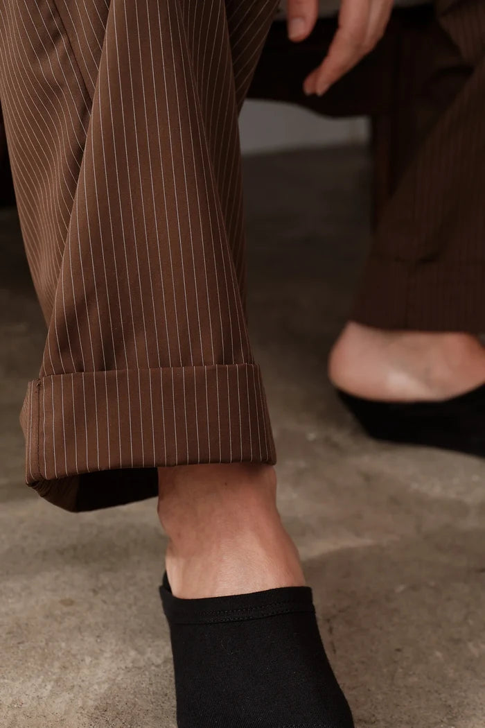 Donni – Pop Pinstripe Simple Pant in Walnut